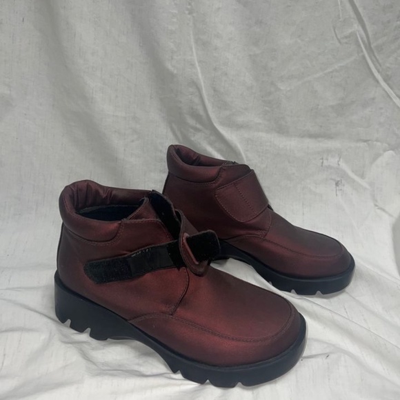 Wesley & Co. (Women's Size 7) Dark Brown/Maroon Ankle Boots with Velcro Strap - Picture 2 of 4
